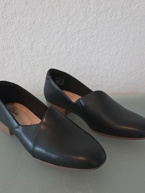 Clarks Black Leather Slip-On Low Heel Loafers 9.5